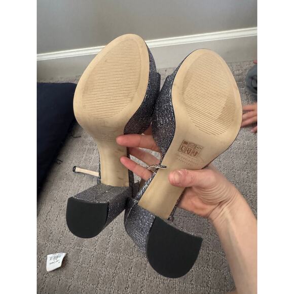 NWOB Stuart Weitzman Pamela Metallic Platform Sandals in Silver SZ 8 - Picture 7 of 8